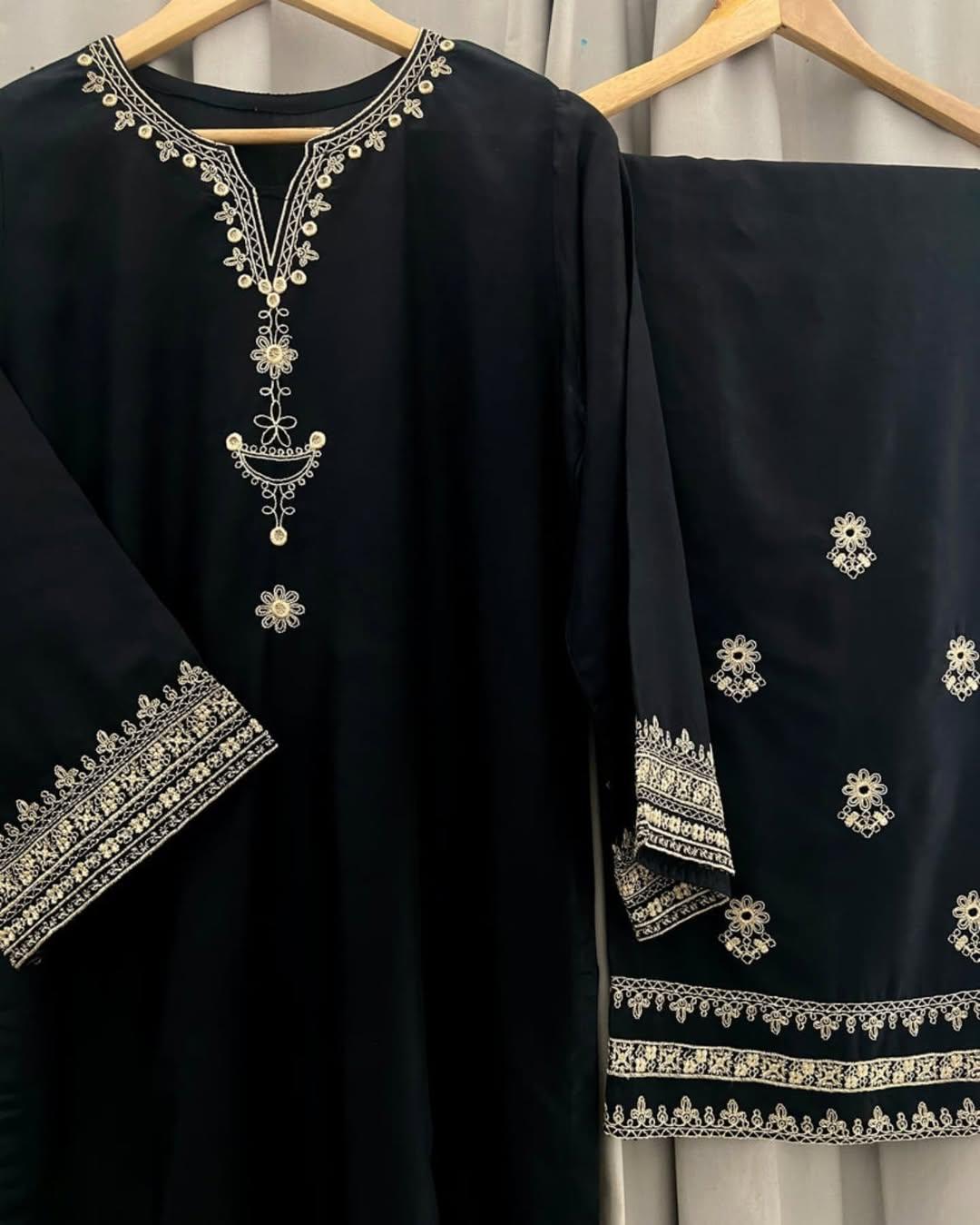 Black Iris Emb 2Pc