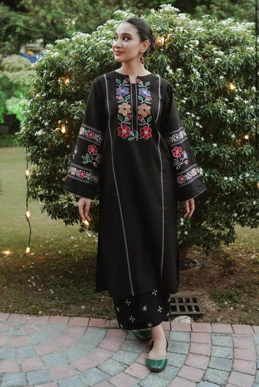 Embroidery 2-Piece Outfit - Riwaiti Rang