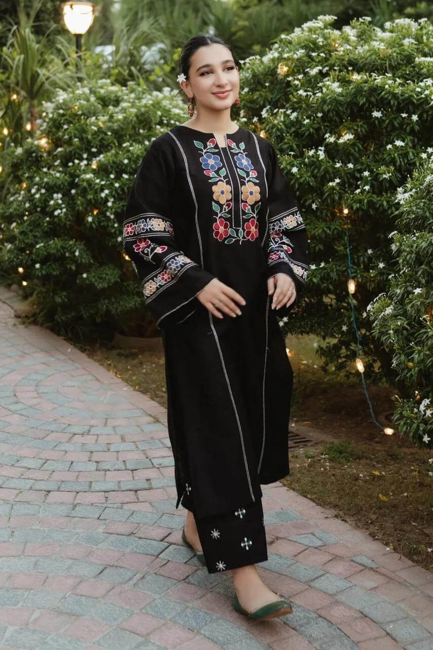 Embroidery 2-Piece Outfit - Riwaiti Rang