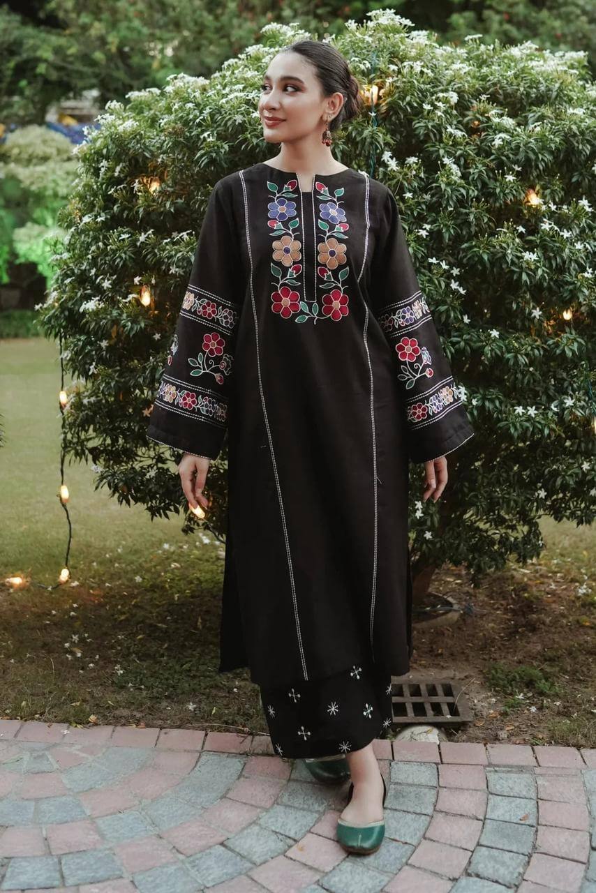Embroidery 2-Piece Outfit - Riwaiti Rang