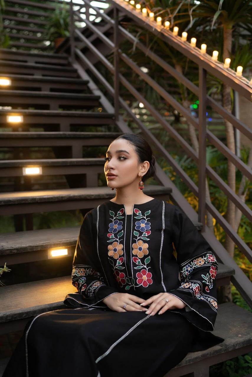 Embroidery 2-Piece Outfit - Riwaiti Rang