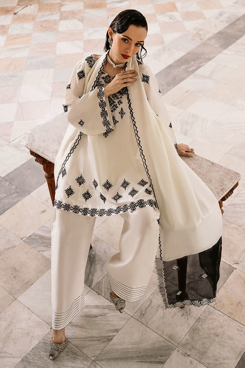 Juna Lawn Emb 3pc - Riwaiti Rang