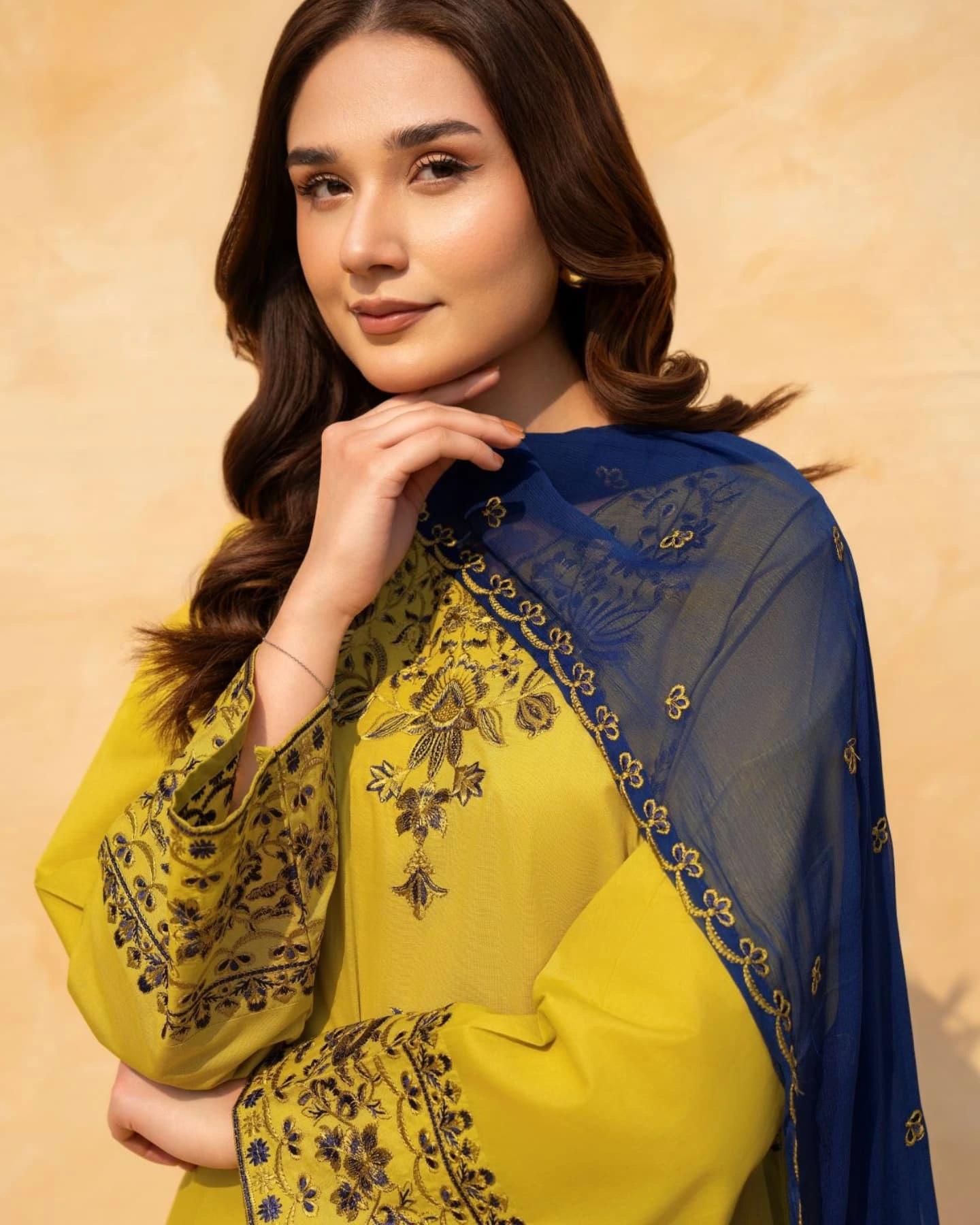 Saya Lawn Emb 3pc - Riwaiti Rang